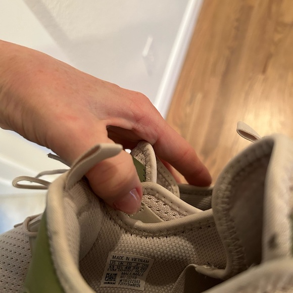 Adidas cross training running shoe in beige cream and sage green size USA 13 - Picture 3 of 9